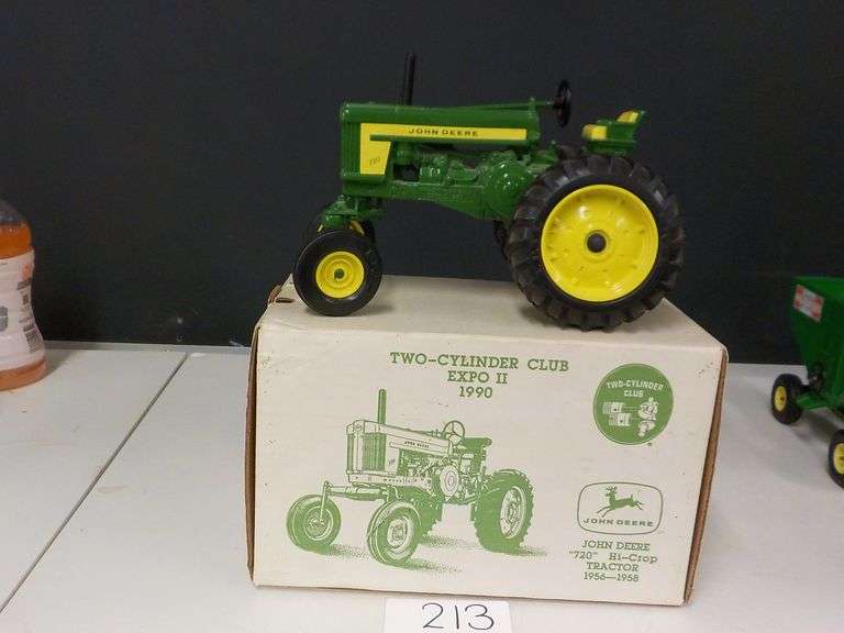 JOHN DEERE 720 HIGH CROP TRACTOR DIE CAST METAL 1/16 NIB