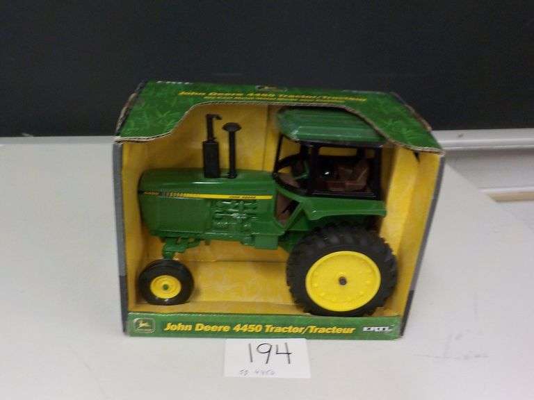 JOHN DEERE 4450 TRACTOR DIE CASR METAL 1/16 NIB