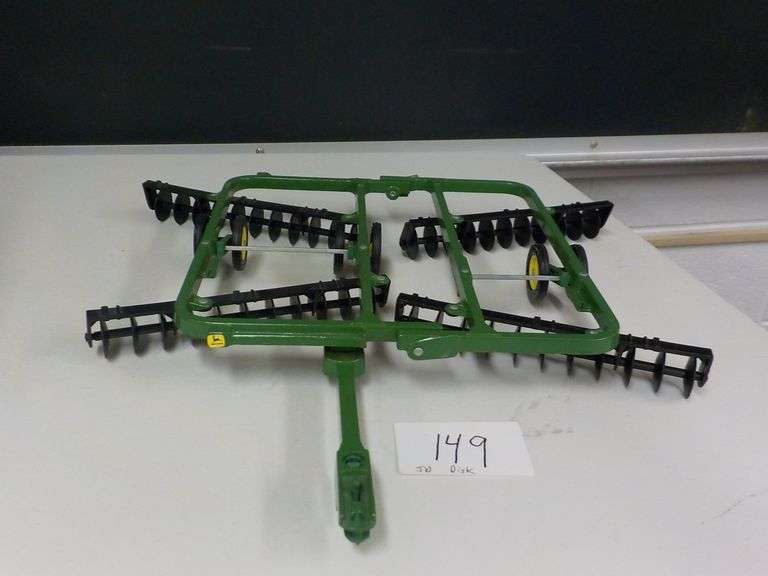 JOHN DEERE DISK FOLDS IN MIDDLE