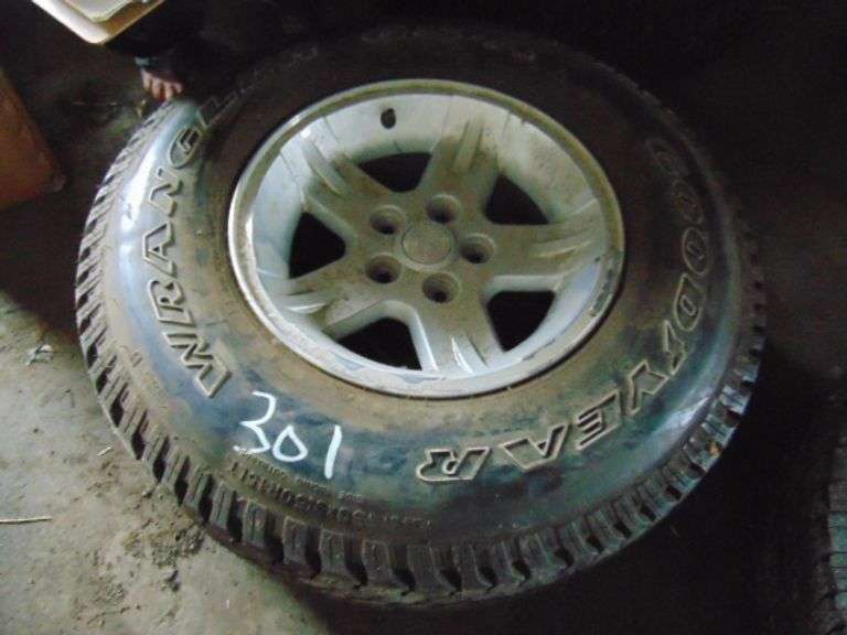 GOODYEAR 30X9.50R15LT 5 BOLT JEEP RIM