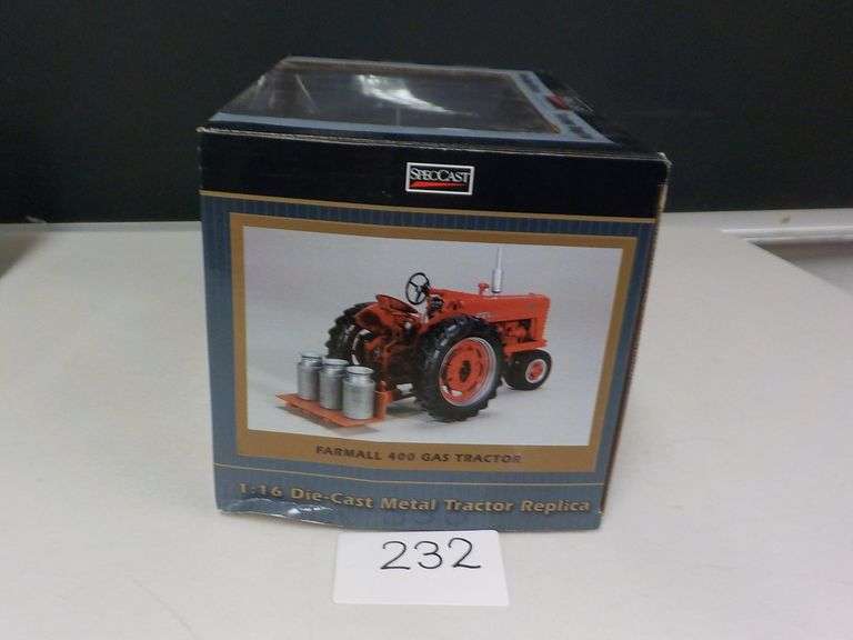 INTERNATIONAL 400 TRACTOR WITH PLATFORM AND MILK CANS 1/16 DIE CAST METAL NIB