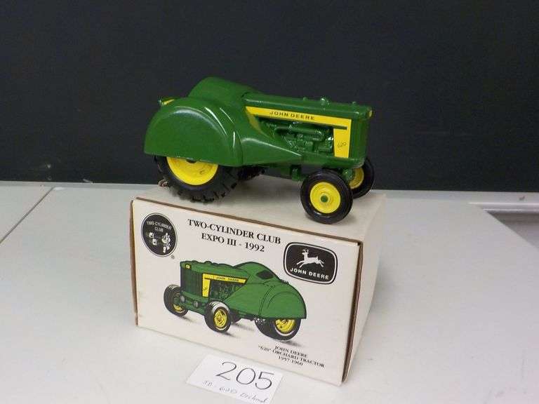 JOHN DEERE 620 PRCHARD TRACTOR TWO CYLIDER CLUB DIE CAST EXPO III 1992 NIB