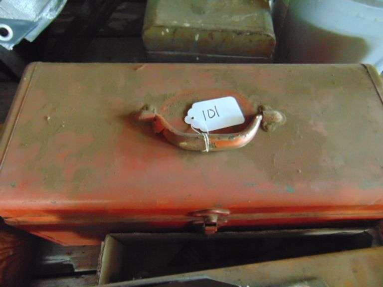 RED TOOL BOX W RACHET SOCKET SET