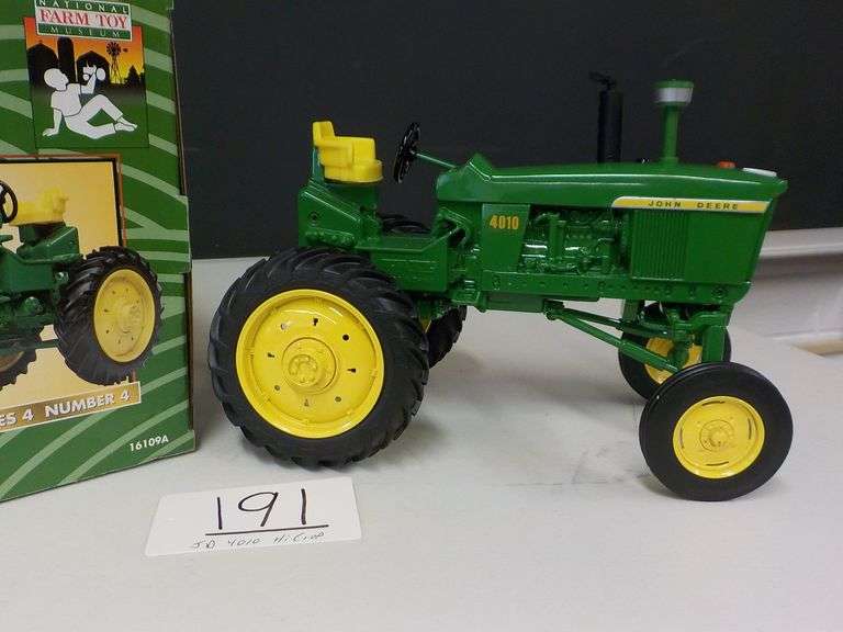JOHN DEERE 4010 HIGH CROP TRACTOR 1/16 SERIES 4 #4 DIE CAST METAL NIB