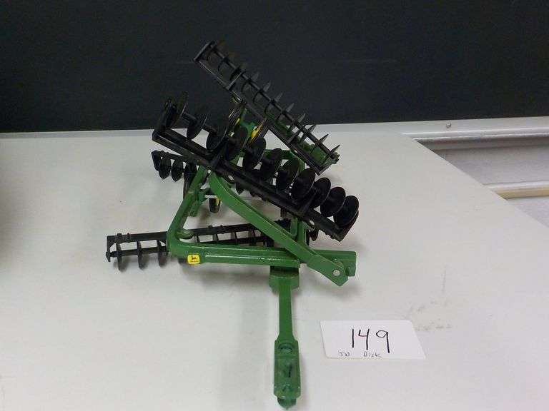 JOHN DEERE DISK FOLDS IN MIDDLE