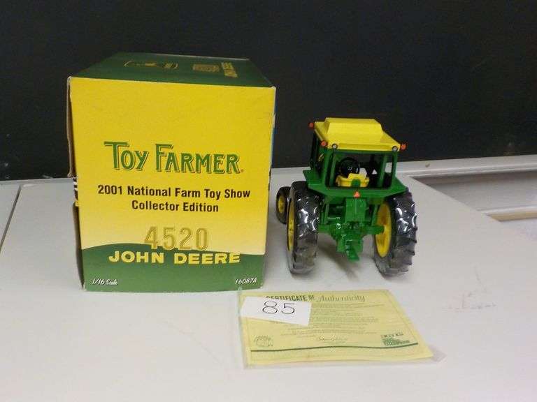 JOHN DEERE 4520 TRACTOR 2001 NATIONAL FARM SHOW TOY