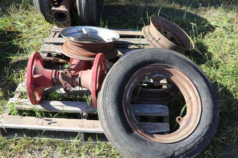 FARMALL NARROW FRONT (POSSIBLY OFF AN M) WITH RIMS