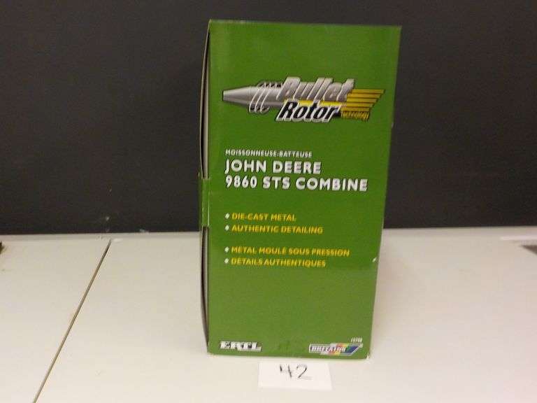 JOHN DEERE 9860 STS COMBINE 1/32 SCALE DIE CAST METAL NIB