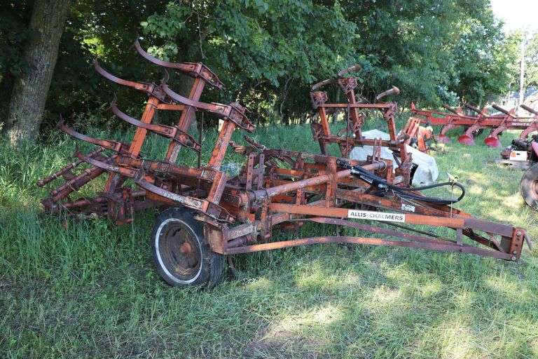 ALLIS CHALMERS 18FT FIELD CULTIVATOR WITH MULCHER & HYDRAULIC CYLINDER