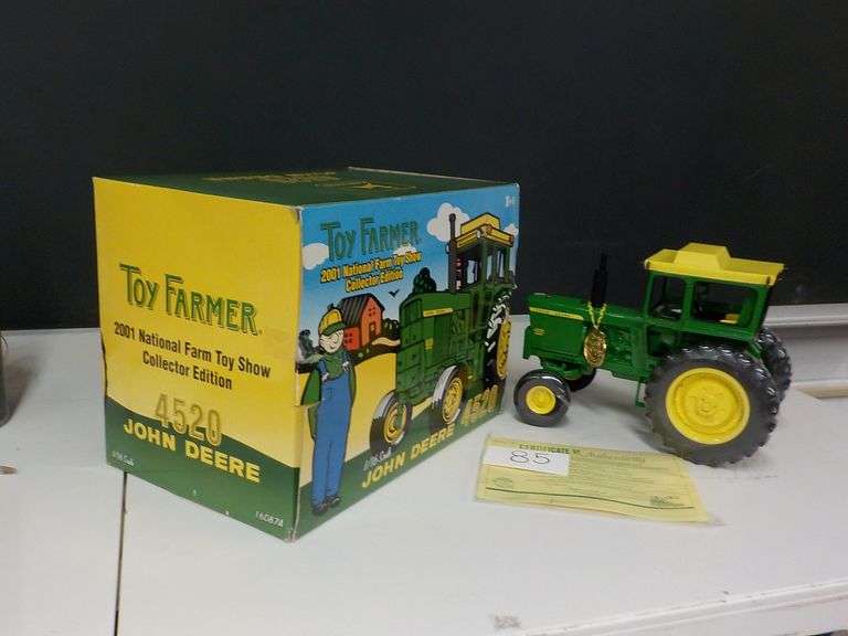 JOHN DEERE 4520 TRACTOR 2001 NATIONAL FARM SHOW TOY