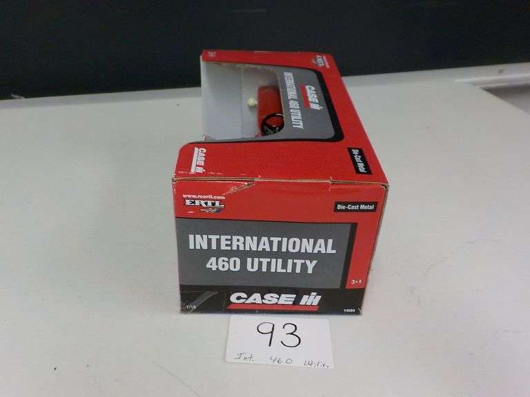 INTERNATIONAL 460 UTILITY DIE CAST METAL 1/16 SCALE NIB