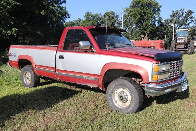 1990 CHEVY SILVERADO 2500 HD, 350V8, AUTOMATIC, REG CAB, 8FT BOX, 227,000 MILES, 4X4, GAS