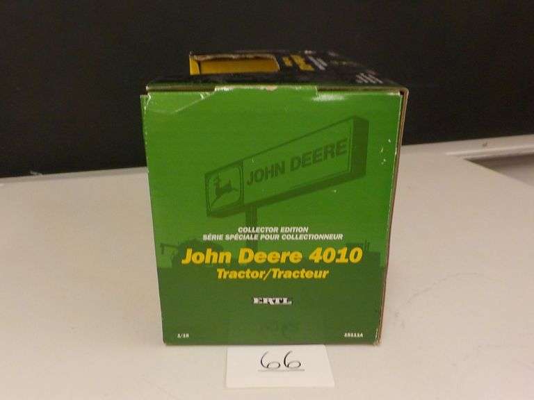 JOHN DEERE 4010 TRACTOR  COLLECTORS EDITION 1/16 SCALE DIE CAST METAL NIB