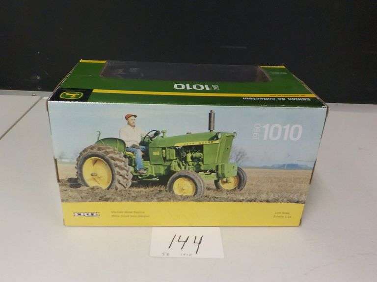 JOHN DEERE 1010 TRACTOR COLLECTOR EDITION INCLUDES DVD DIE CAST METAL NIB