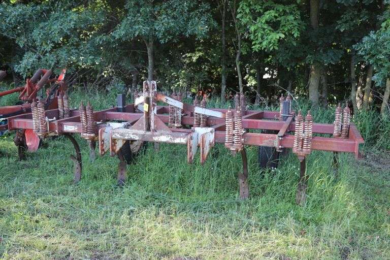 NOBLE 12FT, 12 SHANK CHISEL PLOW, 3PT MOUNT, CAN CONVERT TO 8 FT