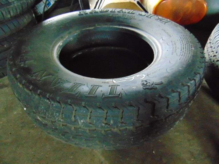 TITAN ST215/75R14