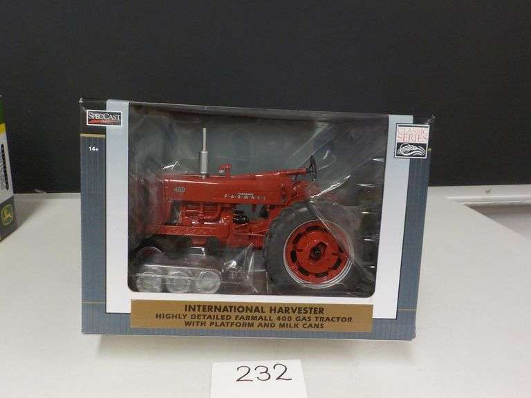 INTERNATIONAL 400 TRACTOR WITH PLATFORM AND MILK CANS 1/16 DIE CAST METAL NIB