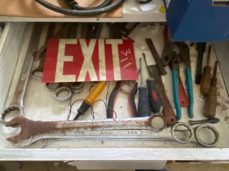 DRAWER OF ASSORTED TOOLS