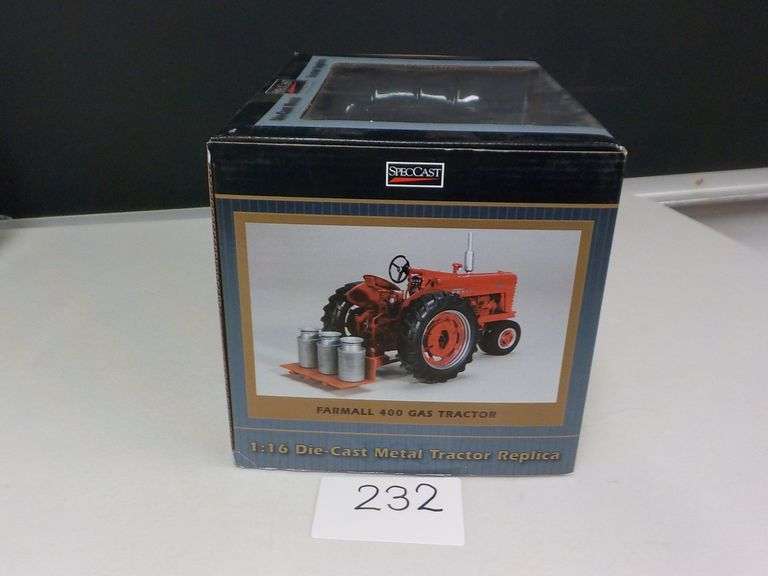 INTERNATIONAL 400 TRACTOR WITH PLATFORM AND MILK CANS 1/16 DIE CAST METAL NIB