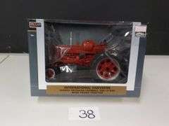 INTERNATIONAL HARVESTER FARMALL 300LP GAS 1/16 SCALE DIE CAST METAL NIB