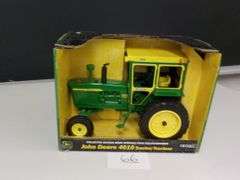 JOHN DEERE 4010 TRACTOR  COLLECTORS EDITION 1/16 SCALE DIE CAST METAL NIB