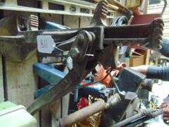 2 JACK STANDS AND HANDYMAN JACK