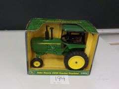 JOHN DEERE 4450 TRACTOR DIE CASR METAL 1/16 NIB