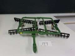 JOHN DEERE DISK FOLDS IN MIDDLE