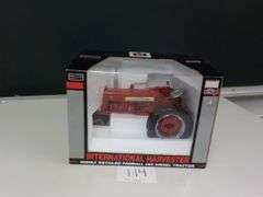 INTERNATIONAL 450 DIESEL TRACTOR 1/16 DIE CAST NIB