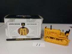JOHN DEERE 430 CRAWLER 1/16 SCALE DIE CAST METAL NIB