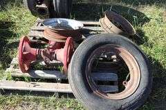 FARMALL NARROW FRONT (POSSIBLY OFF AN M) WITH RIMS