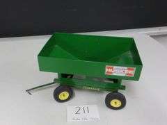 HUSKEE GRAVITY BOX ON JOHN DEERE RUNNING GEAR NEW NO BOX