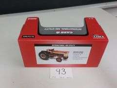 INTERNATIONAL 460 UTILITY DIE CAST METAL 1/16 SCALE NIB