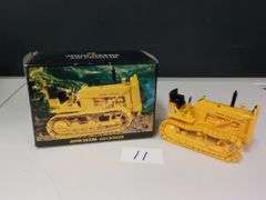 JOHN DEERE 430 CRAWLER 1/16 SCALE DIE CAST METAL NIB