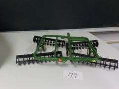 JOHN DEERE DISK FOLDS IN MIDDLE