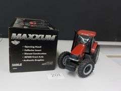 CASE IH MX 135 TRACTOR DIE CAST METAL 1/16 NIB