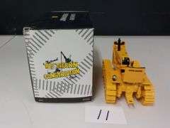 JOHN DEERE 430 CRAWLER 1/16 SCALE DIE CAST METAL NIB
