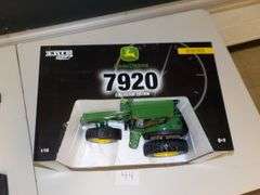 JOHN DEERE 7920 1/16 SCALE DIE CAST METAL COLLECTOR EDITION NIB