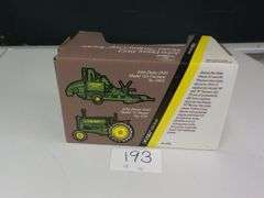 JOHN DEERE MODEL 70 TRACTOR 1/16 DIE CAST METAL NIB