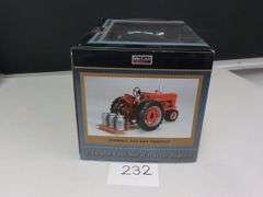INTERNATIONAL 400 TRACTOR WITH PLATFORM AND MILK CANS 1/16 DIE CAST METAL NIB