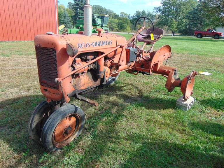 ALLIS CHALMERS SERIAL NOT FOUND, N/F, MISSING 1 REAR TIRE ENGINE STUCK