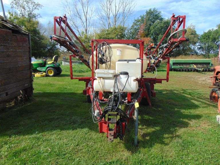 BLUMHARDT TRL MASTER 2, 60' BOOM, 500 GALLON TANK, W/ RATE CONTROLLER, HYD PUMP