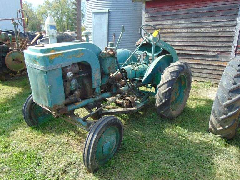 JD LI W/F W/MOUNTED SICKLE MOWER AND SPARE HOOD, SERIAL # 50314 ENGINE IS LOOSE