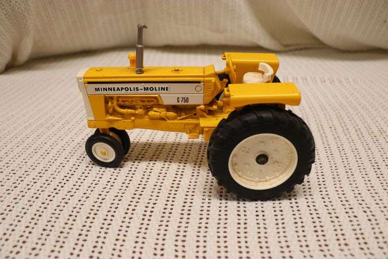 MINNEAPOLIS MOLINE G750 TRACTOR