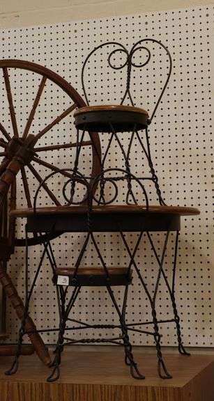 CHILD ICE CREAM TABLE & CHAIRS