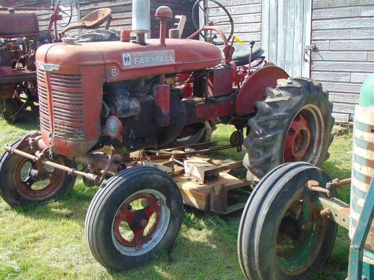 FARMALL B, W/F, NO SERIAL FOUND, WITH WOODS BELLY 59 MOWER ENGINE IS LOOSE