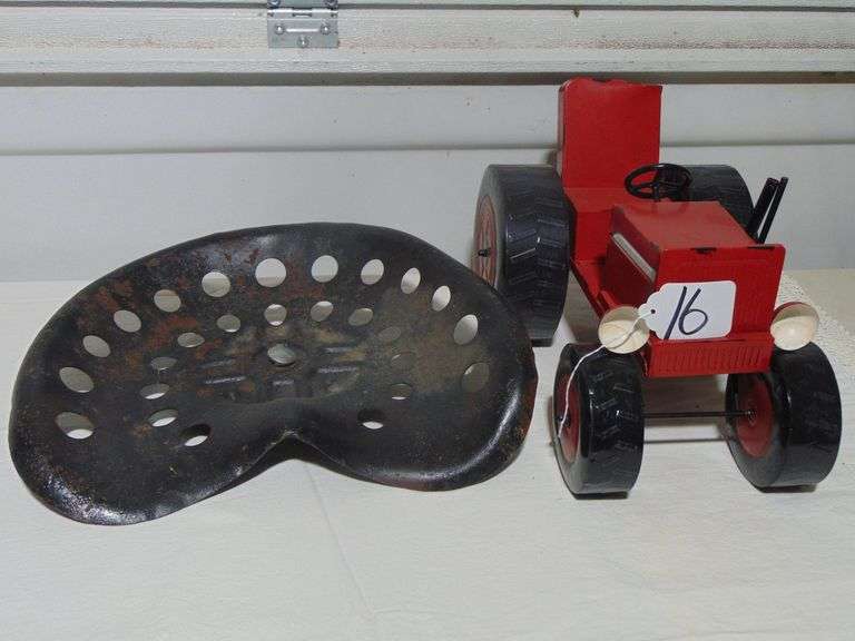 METAL TRACTOR AND SEAT