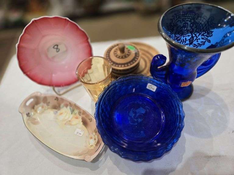 BLUE GLASS, ASSORTED GLASS DÉCOR