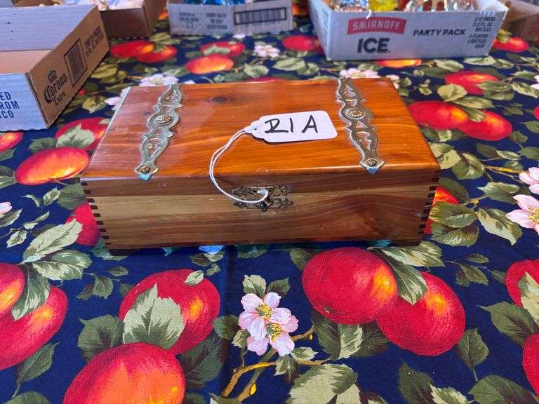 WOOD JEWLERY/ART BOX