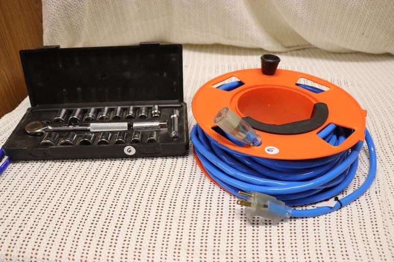 EXTENSION CORDS & SOCKET SET